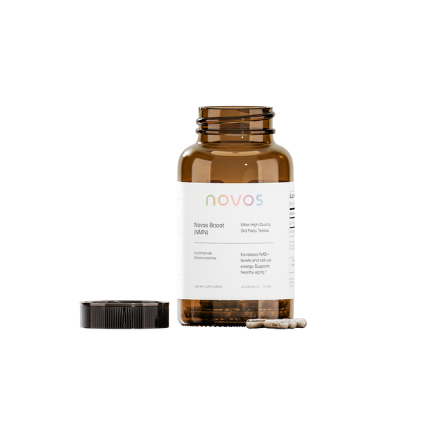 Frasco de NOVOS Boost NMN en cápsulas, suplemento para apoyar la energía celular, niveles de NAD+ y envejecimiento saludable