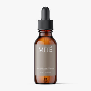 Suero antioxidante con Vitamina C 8% en frasco ámbar con gotero de Mita Skincare en amani mexico. 