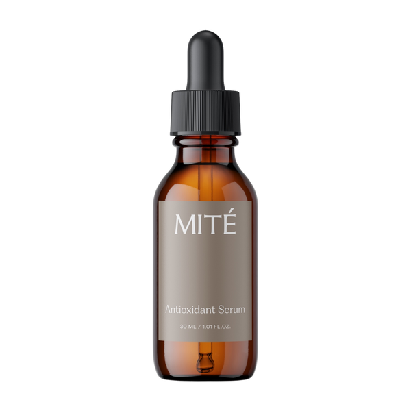 Suero antioxidante con Vitamina C 8% en frasco ámbar con gotero de Mita Skincare en amani mexico. 