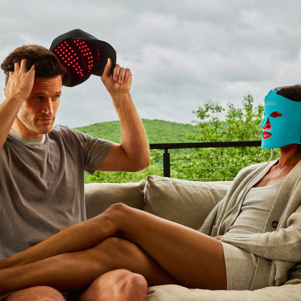 Uso de gorra de luz roja para el cuidado del cuero cabelludo desde casa. Mujer y hombre. 