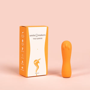 Vibrador femenino discreto The Surfer mostrando tamaño portátil y diseño fácil de usar.