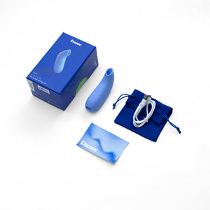 Contenido del succionador clitoriano Dame Aer con cable de carga y accesorios