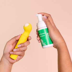 Uso de Vibe Wash limpiador para juguetes intimos para mantener higiene y cuidado personal