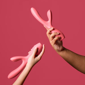 Detalle de silicona suave del vibrador tipo conejo Smile Makers The Artist